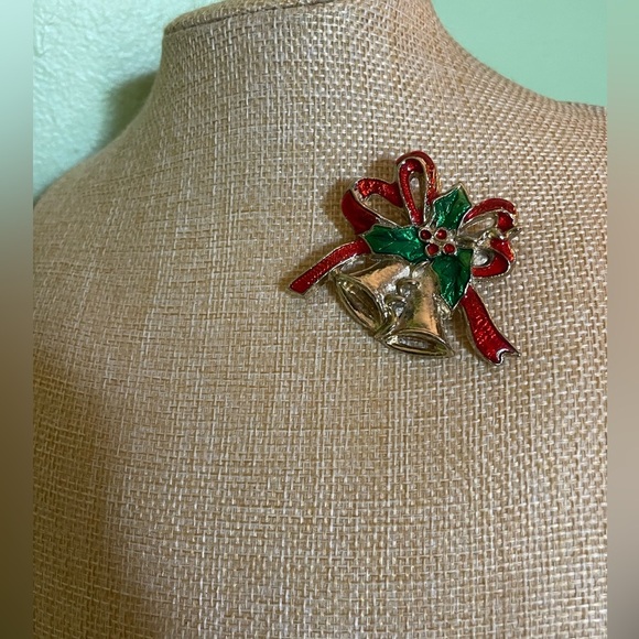 Gold metal with green and red Christmas bells brooch - Picture 4 of 6